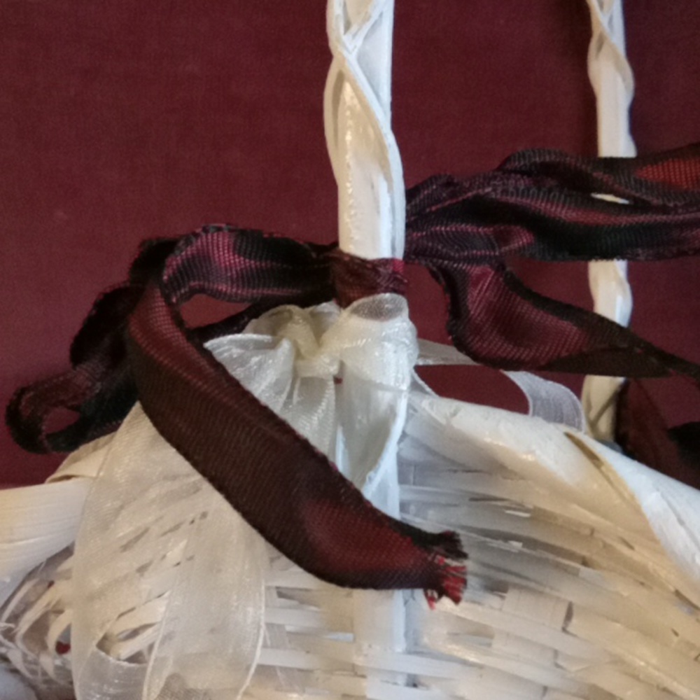 White basket - Picture 3 of 3
